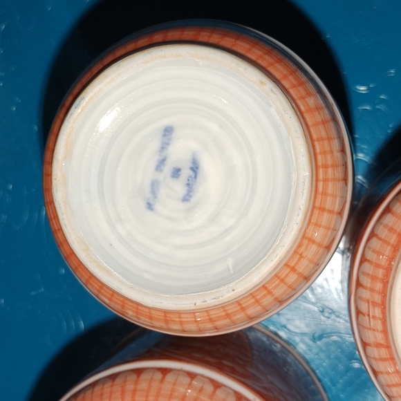 Vintage hand-painted bowl and a set of four matching little cups - Picture 6 of 7